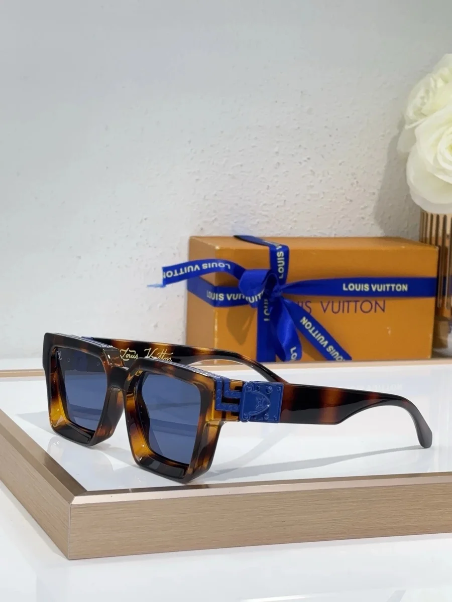 Louis Vuitton Louis Vuitton A27 Tortoiseshell/Blue Sunglasses Brown