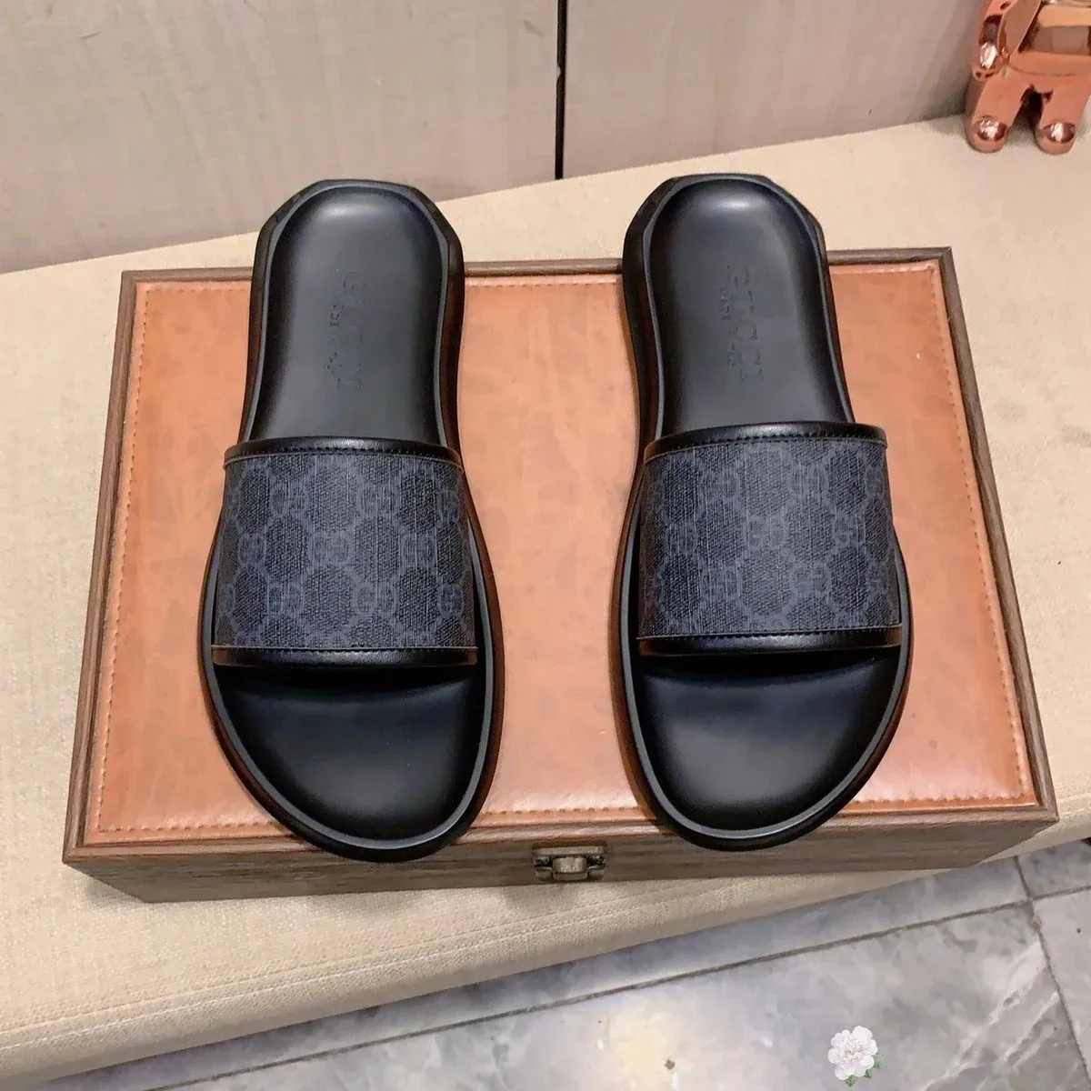 Gucci Gucci GG Supreme Black Slippers Black - 1