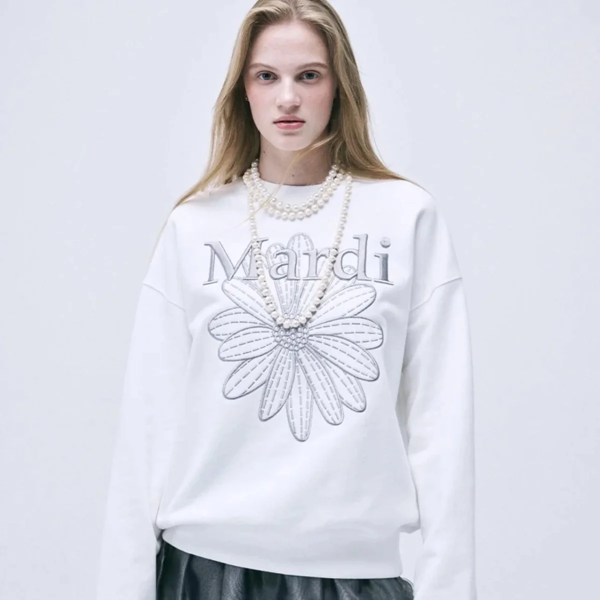 Mardi Mercredi Mardi Mercredi White Silver Embroidered Daisy Sweatshirt White - 1