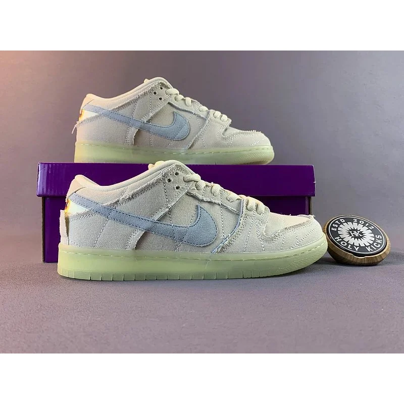 Nike Nike SB Dunk Low Sail/Light Blue Glow Sole Sneakers Cream