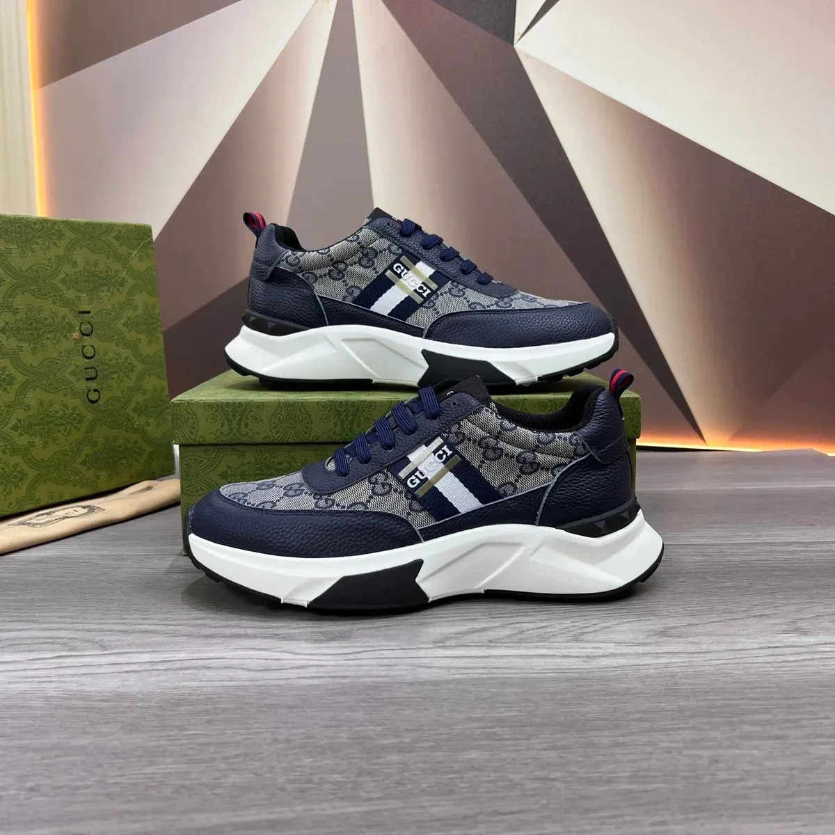 Gucci Gucci Runners Navy GG Supreme Sneakers Navy - 1