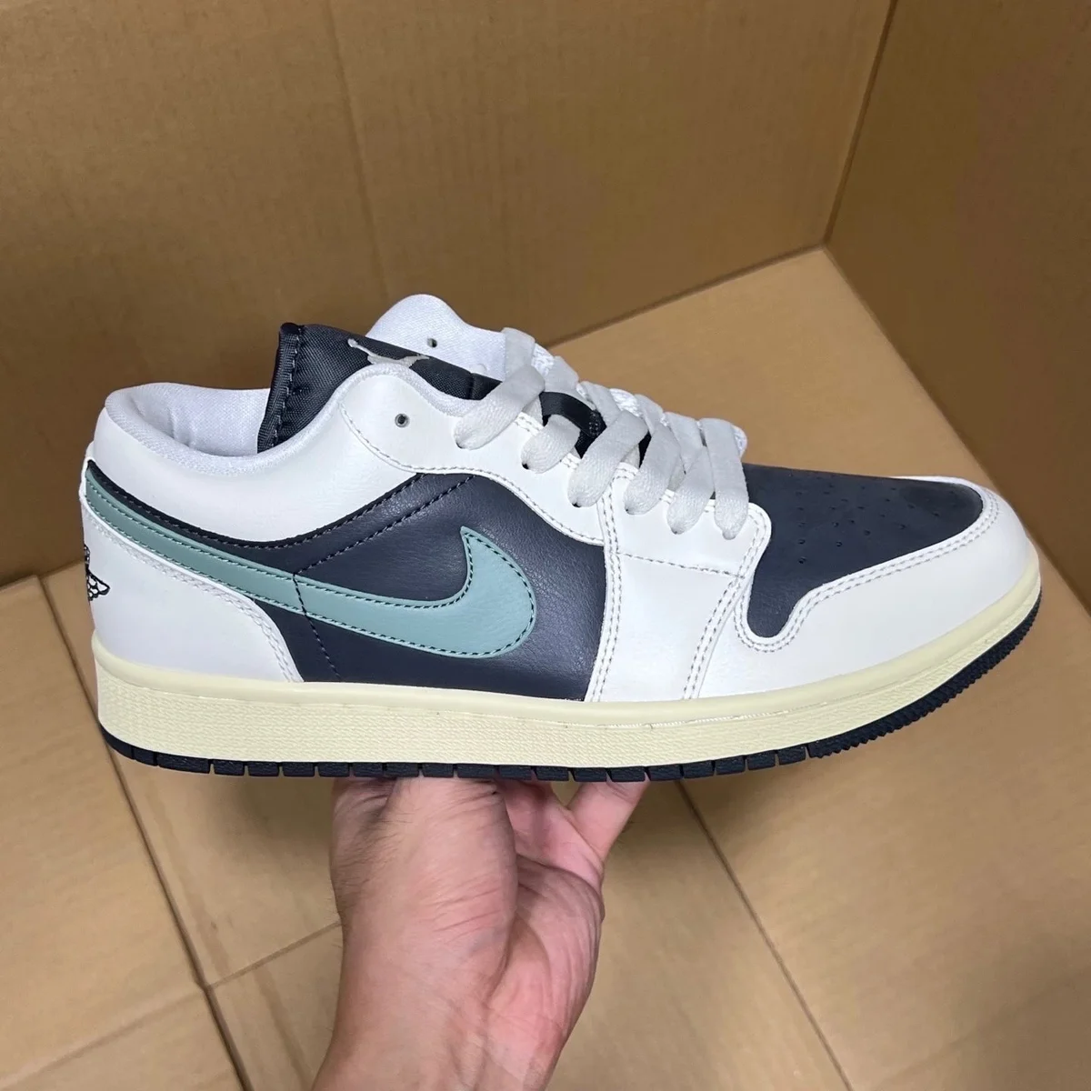 Jordan Jordan Air Jordan 1 Low White/Navy/Teal Sneakers Multicolor