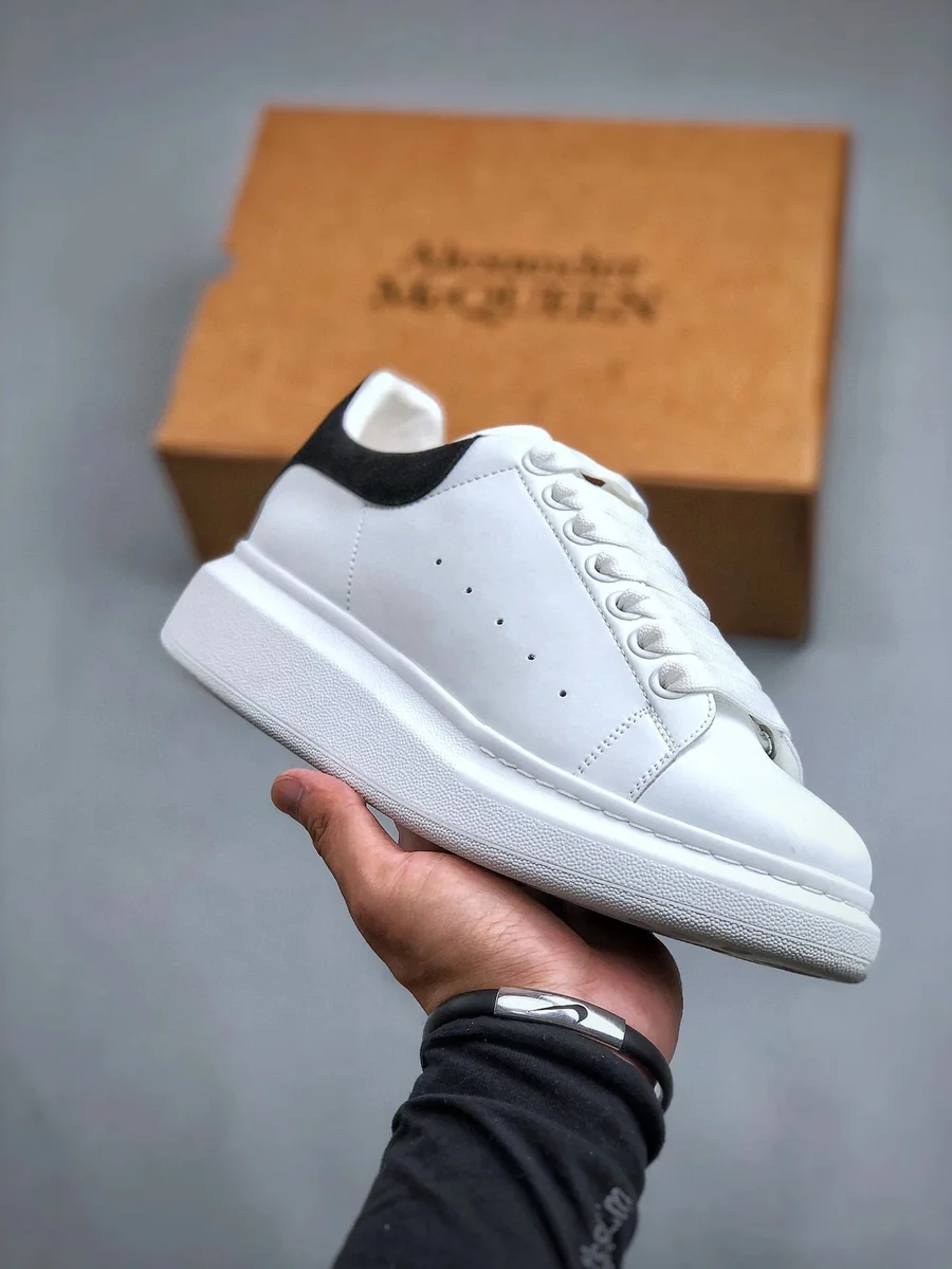 Alexander McQueen Alexander McQueen Oversized Sneaker White/Black Velvet Heel White