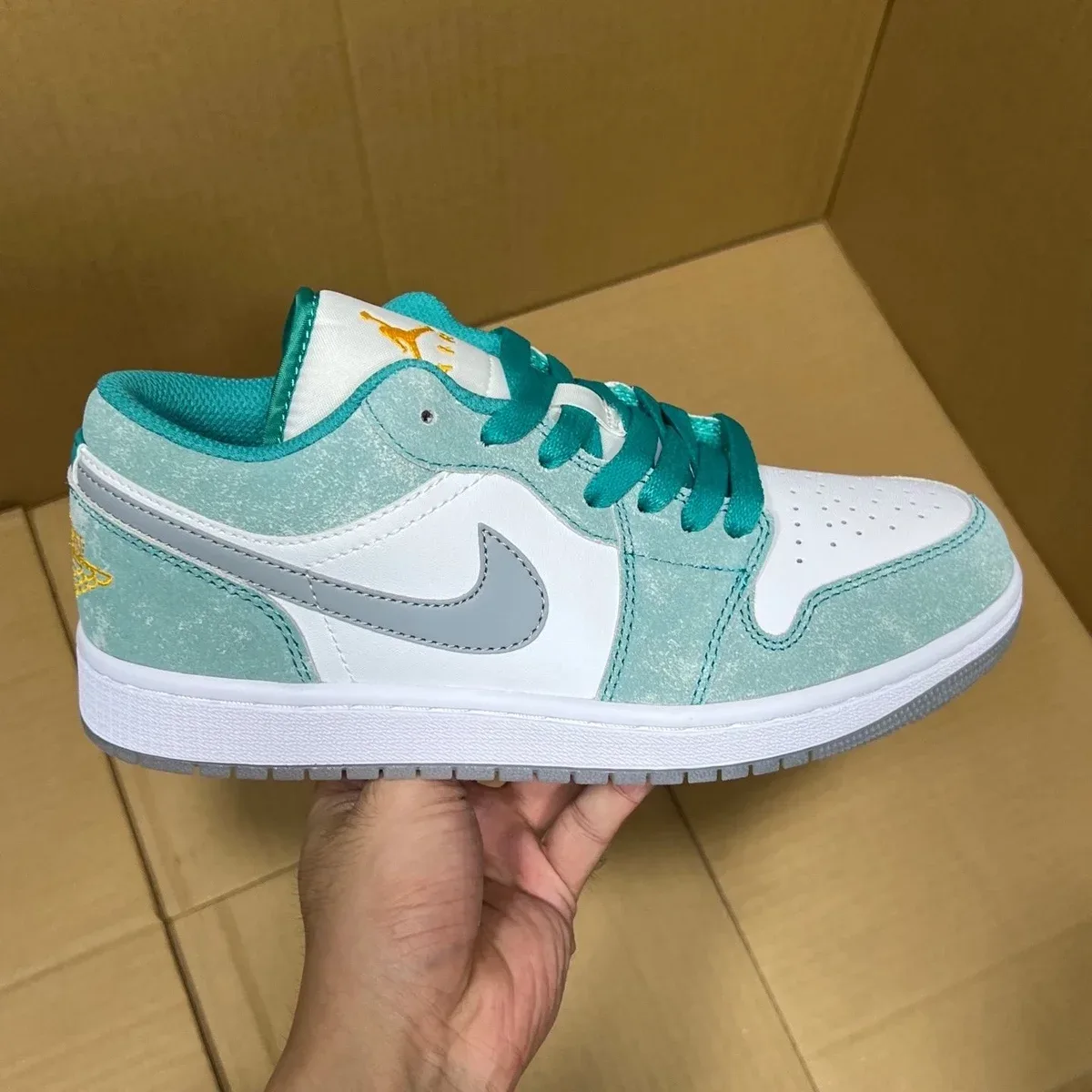 Nike Nike Air Jordan 1 Low Mint/White Distressed Sneakers Green