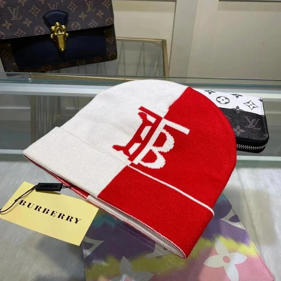 Burberry Burberry TB Monogram Red/White Beanie Multicolor