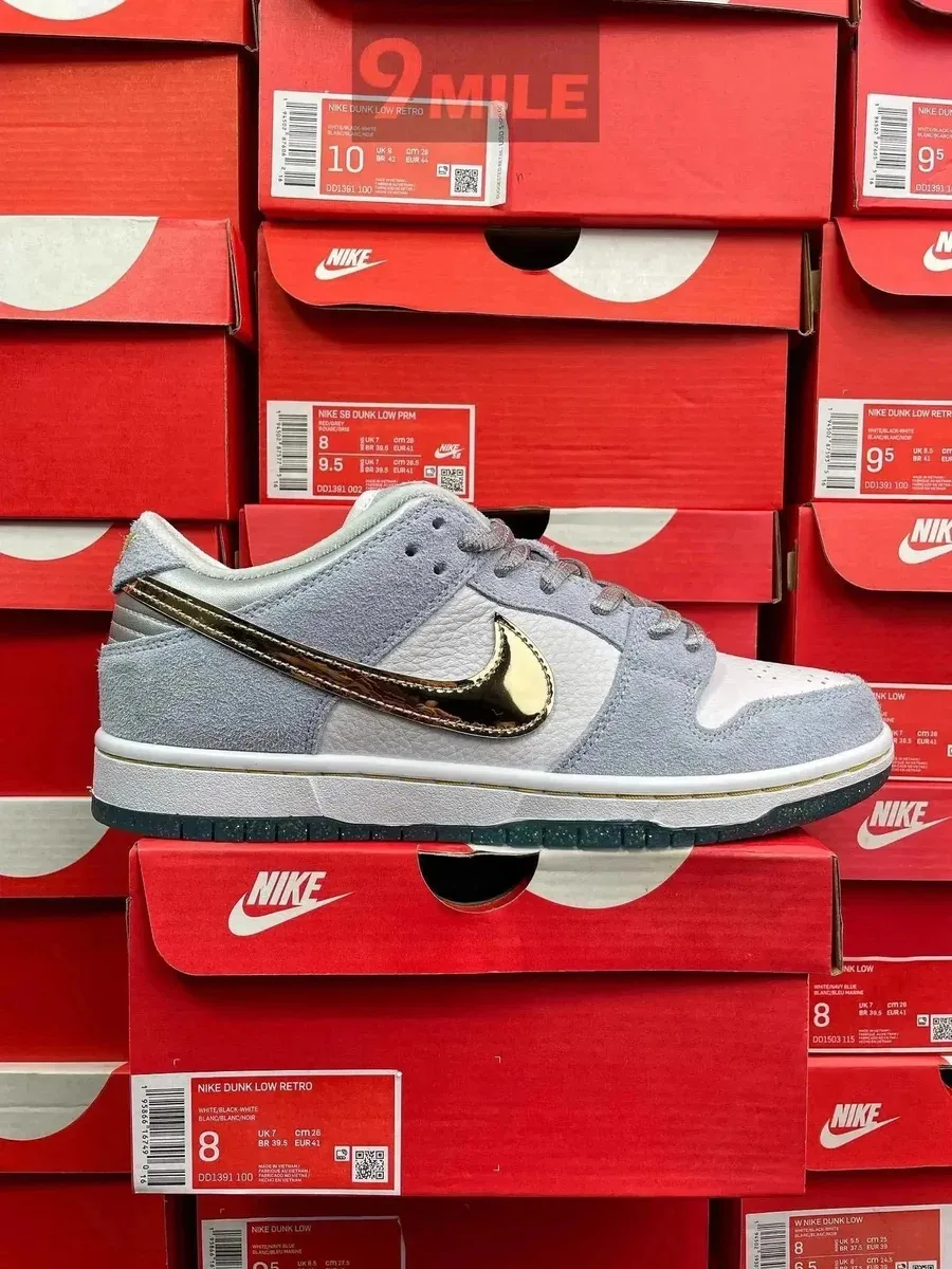 Nike Nike SB Dunk Low Retro White/Gold Sneakers White - 1