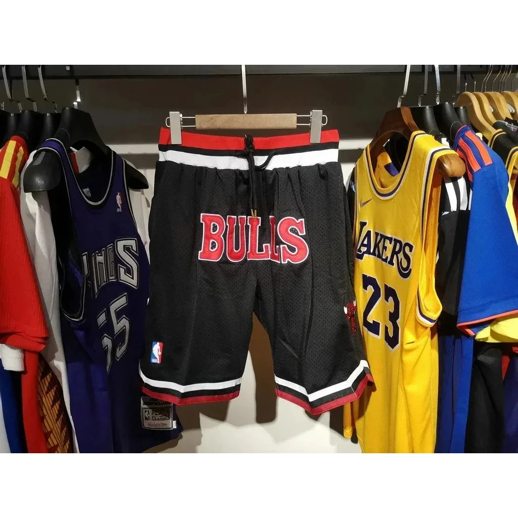 Mitchell & Ness Mitchell & Ness Hardwood Classics Bulls Black Shorts Black - 1