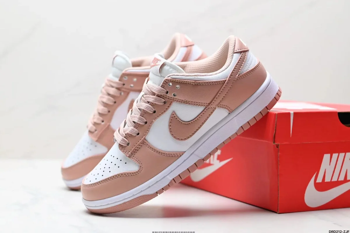 Nike Nike Dunk Low Sail/Pink Foamposite One Sneakers Pink - 1