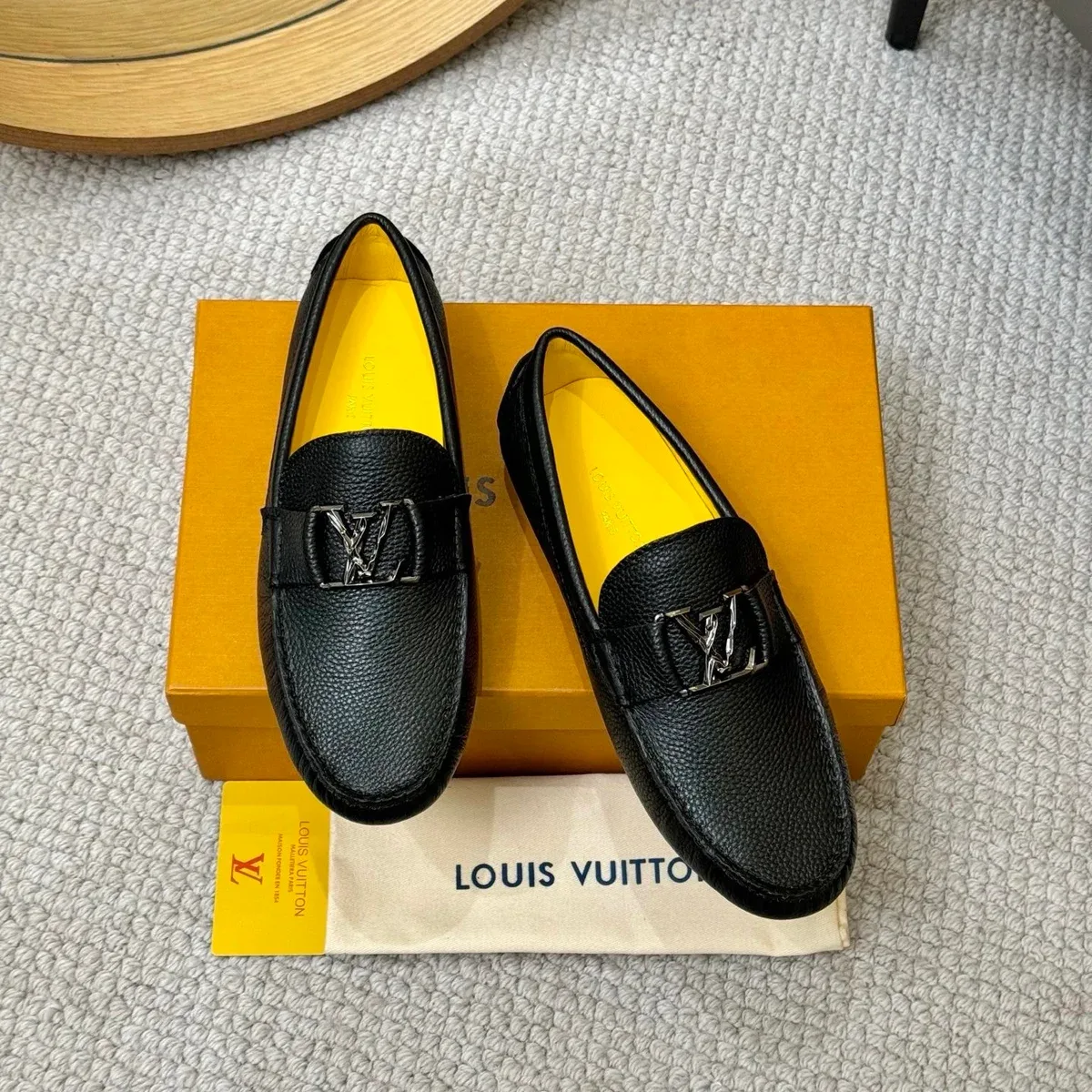Louis Vuitton Tabi mocassini in pelle nera