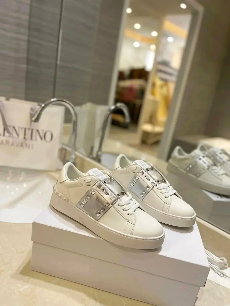 Valentino Valentino Rockstud White/Silver Low Top Sneakers White - 1