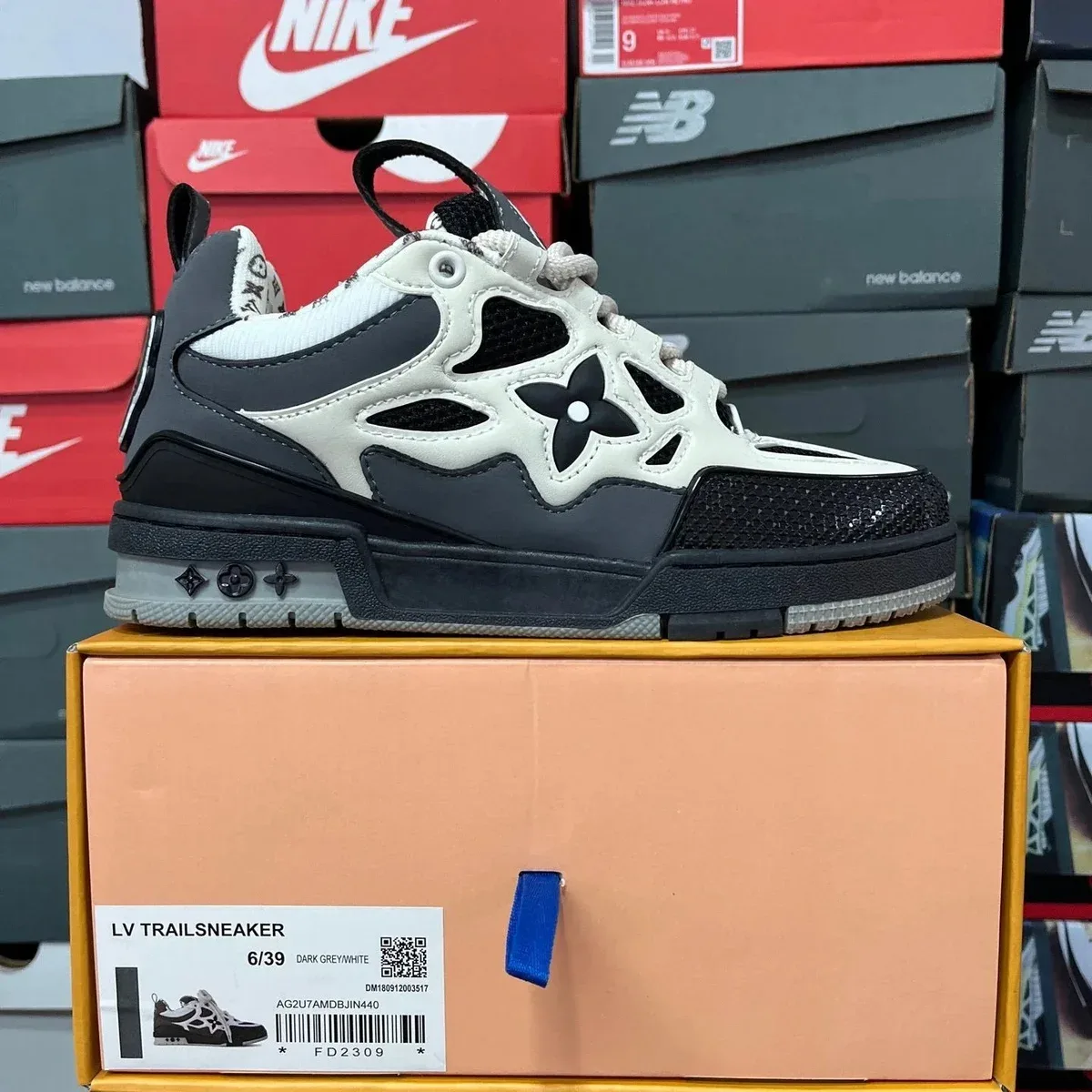Louis Vuitton Louis Vuitton LV Trailsneaker Dark Grey/White Sneakers Black