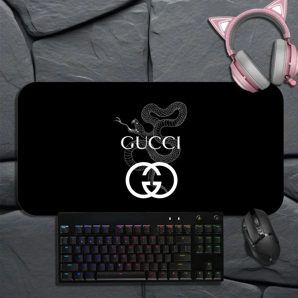 Gucci Gucci Black/White Snake Logo Mousepad Black