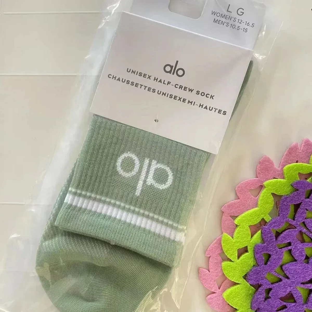 Alo Yoga Alo Yoga Unisex Half-Crew Socks Sage Green Green - 1