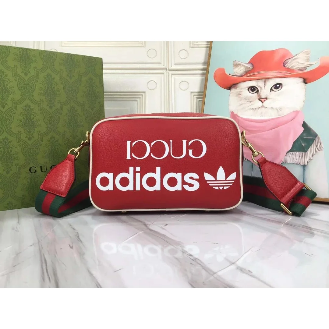 Gucci Gucci x Adidas Red Logo Shoulder Bag Red - 1