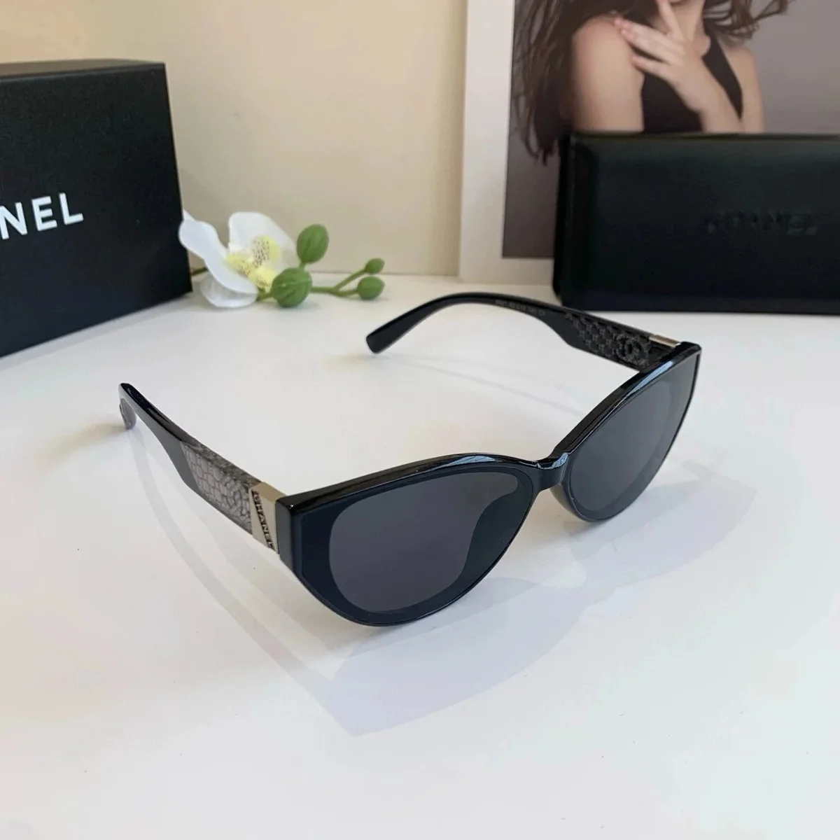 Chanel Chanel Cat-Eye Sunglasses Black Black