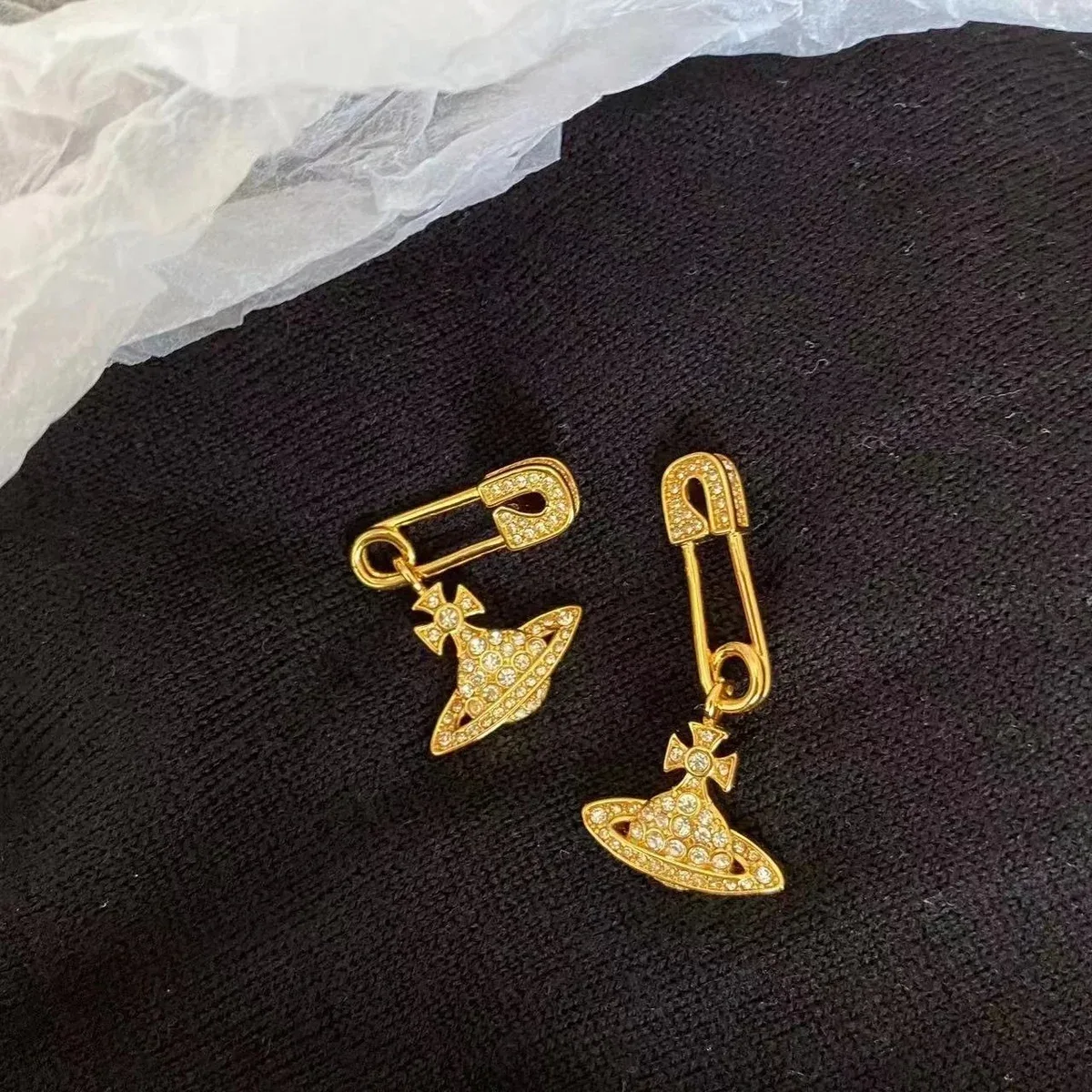 Vivienne Westwood Vivienne Westwood Orb Gold Safety Pin Earrings Gold - 1