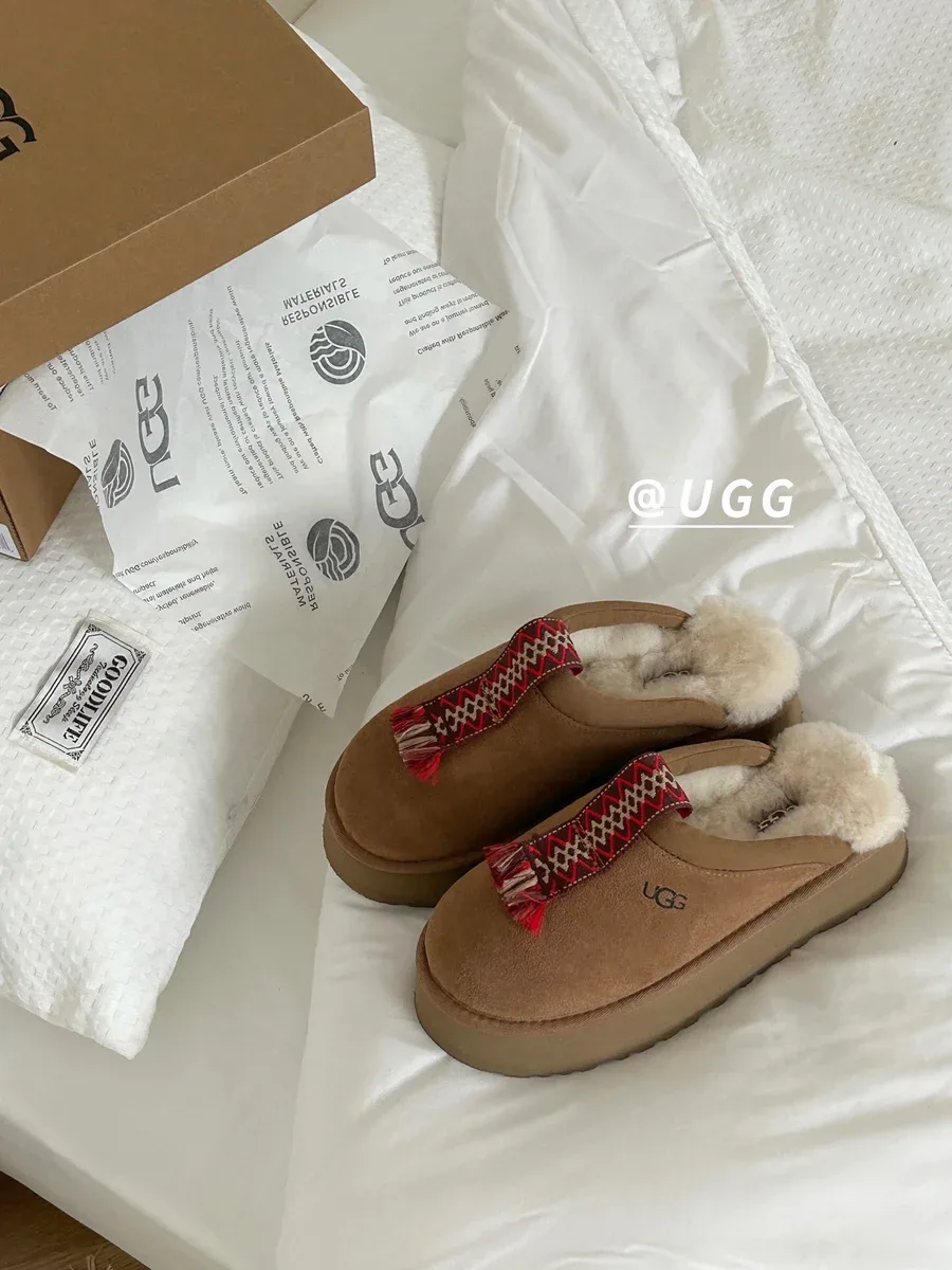 UGG UGG Classic Short Red & Beige Mules Brown