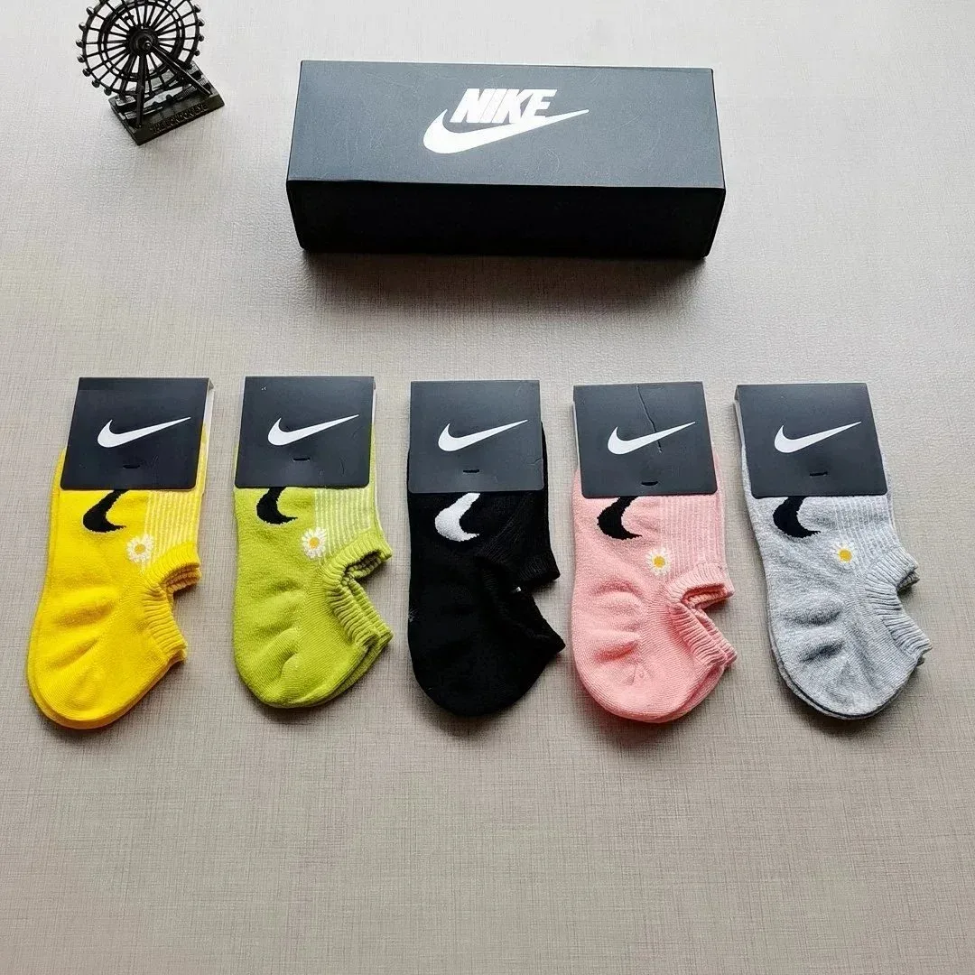 Nike Nike Daisy Low-Cut Socks in Yellow, Green, Black, Pink, Grey Black - 1