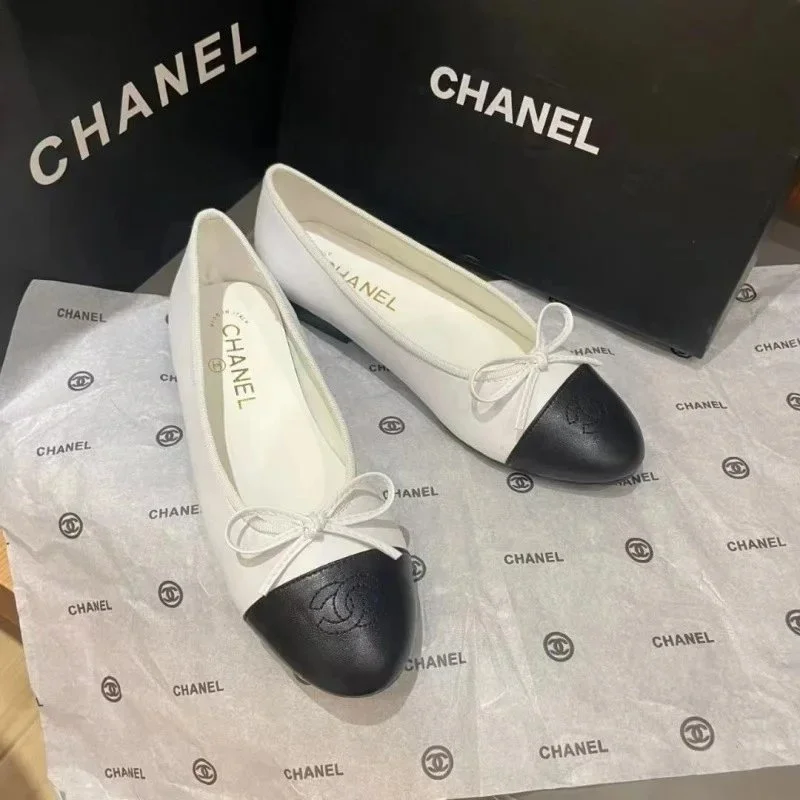 Chanel Chanel Classic Flap CC Bow Tie White/Black Loafers White
