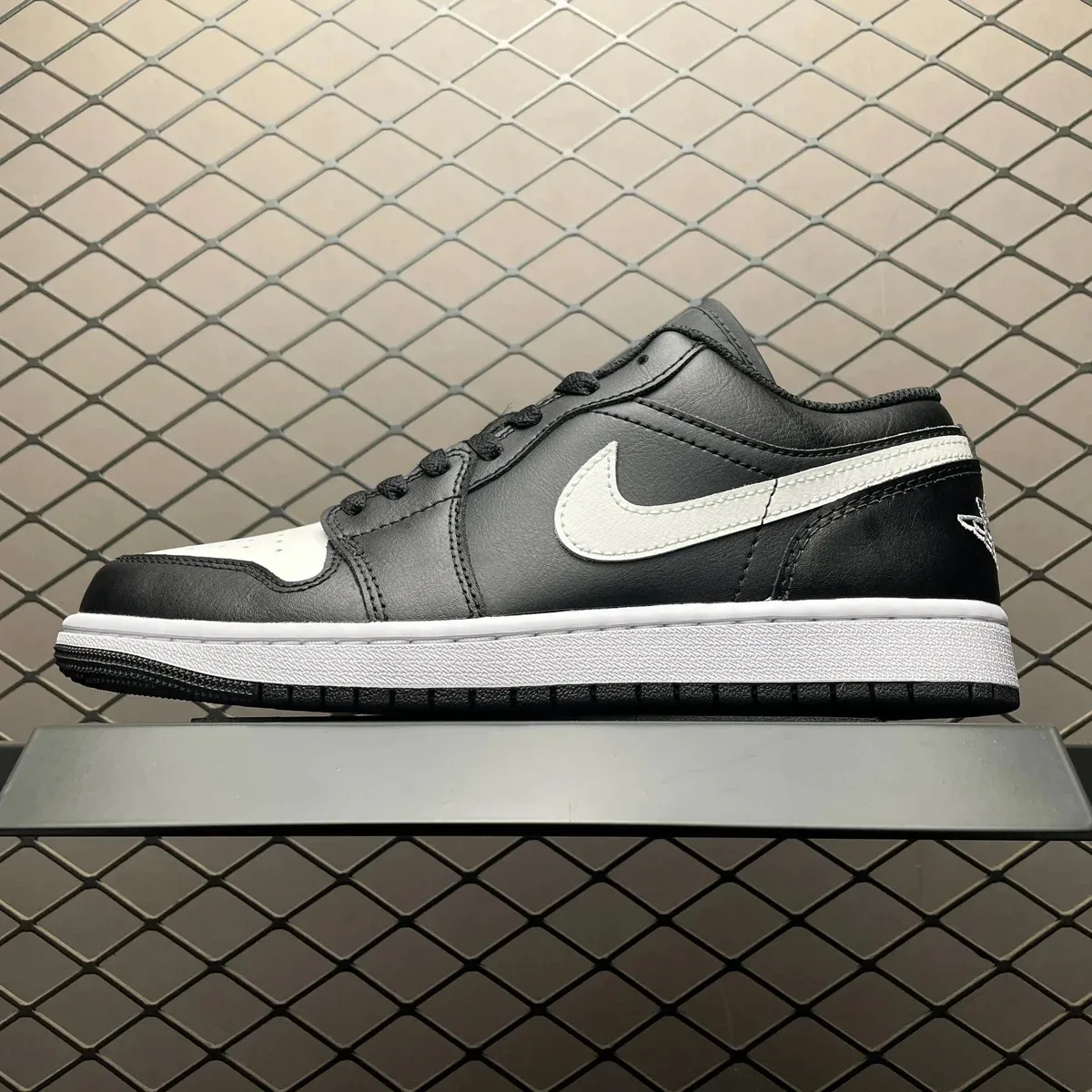 Nike Nike Air Jordan 1 Low Black/White Sneakers Black - 1