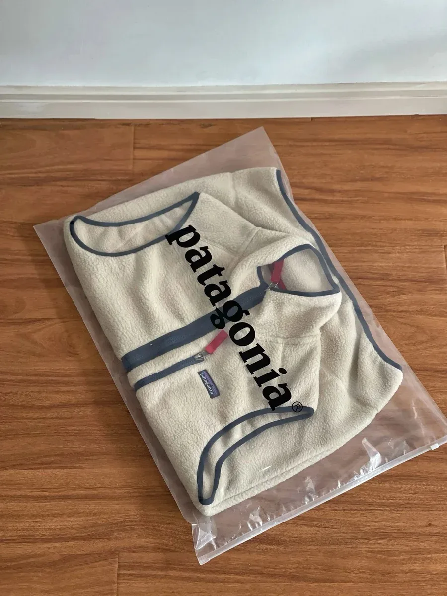 Patagonia Patagonia P-6 Logo Apricot Fleece Vest Beige - 1