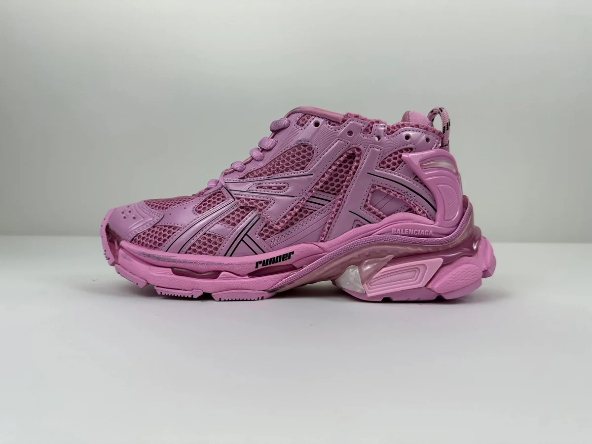 Balenciaga Balenciaga Runner Pink Sneakers Pink