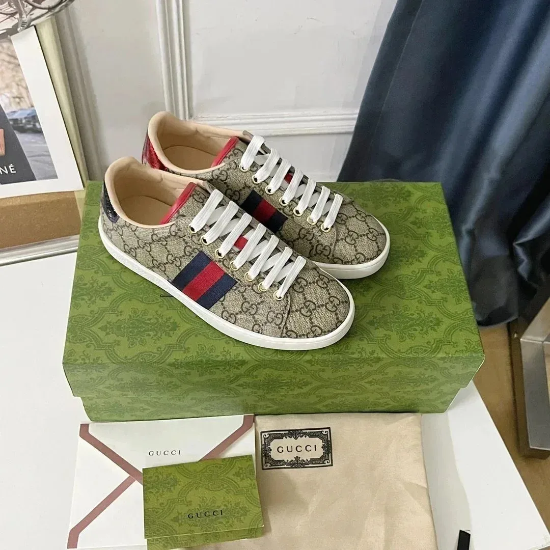 Gucci Gucci GG Supreme Beige/Red/Blue Sneakers Beige