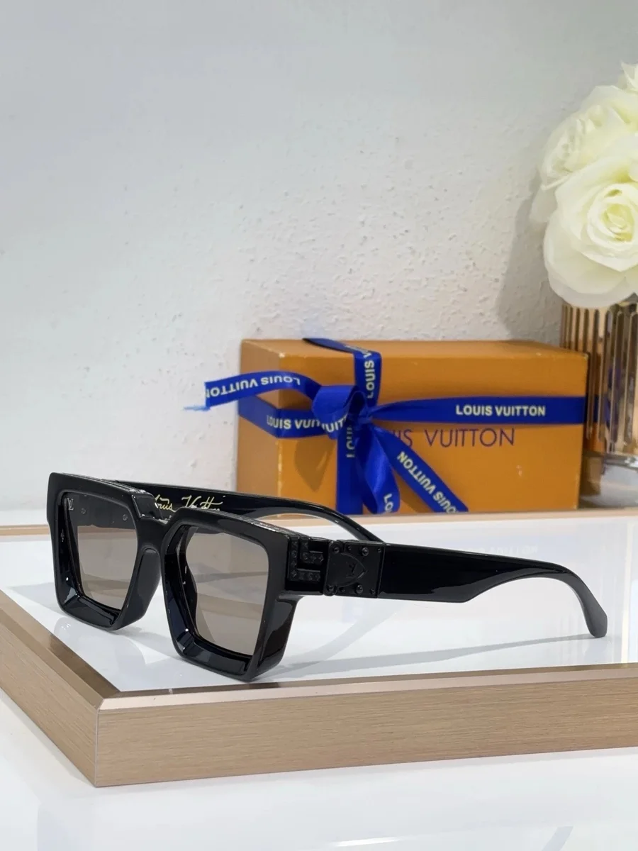 Louis Vuitton Louis Vuitton Black Oversized Sunglasses A24 Black