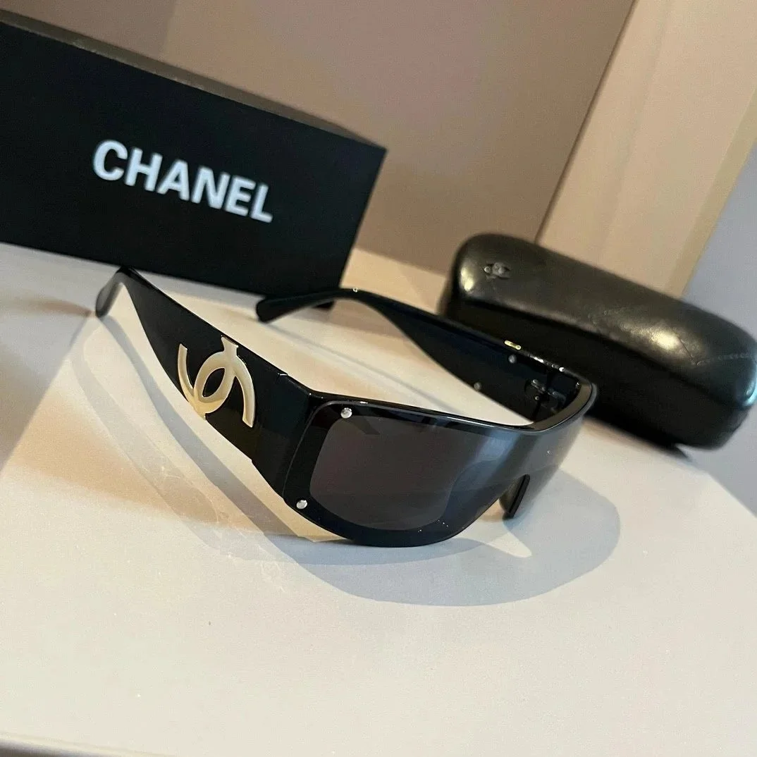 Chanel Chanel Black/Gold Sunglasses Black