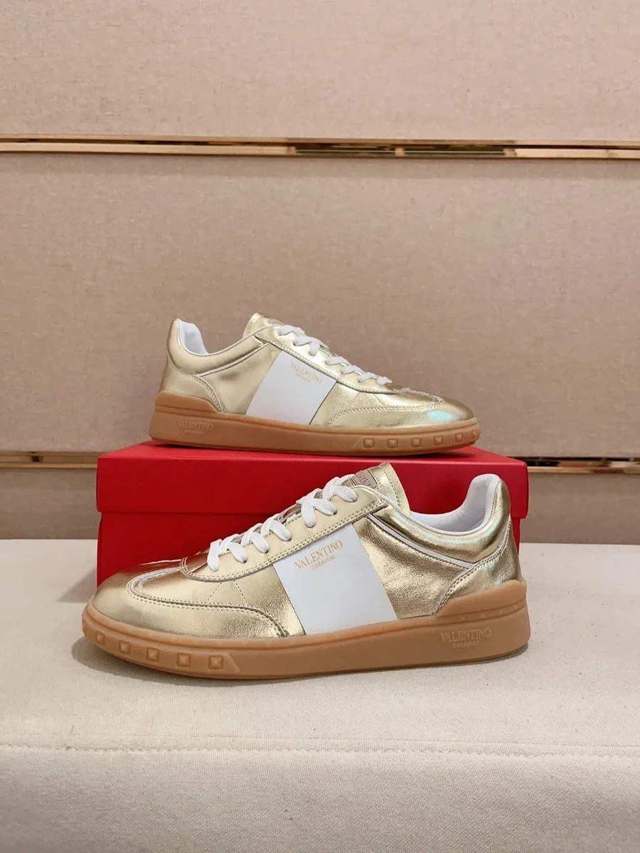 Valentino Valentino Rockstud Gold Leather Sneakers Gold - 1