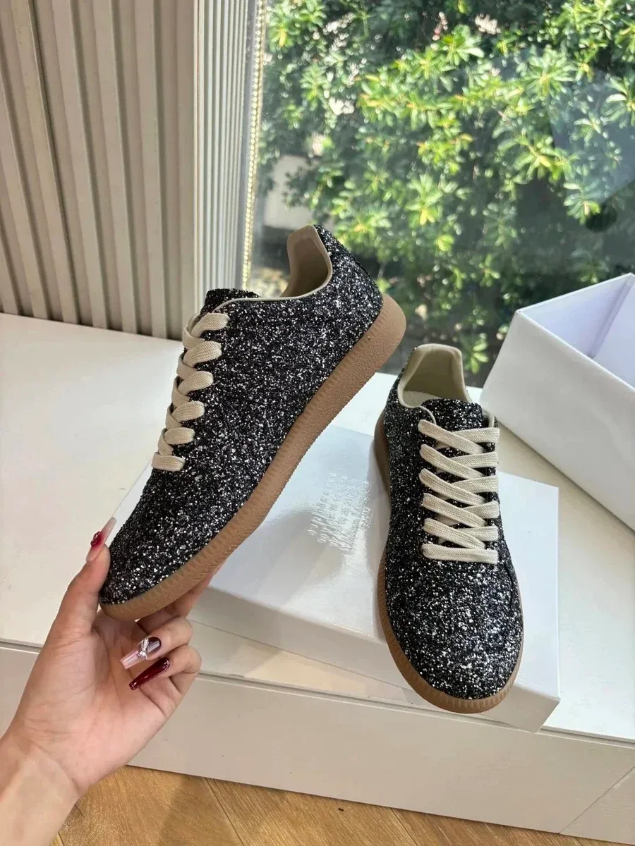Maison Margiela Maison Margiela Replica Tabi Black Glitter Sneakers Black - 1