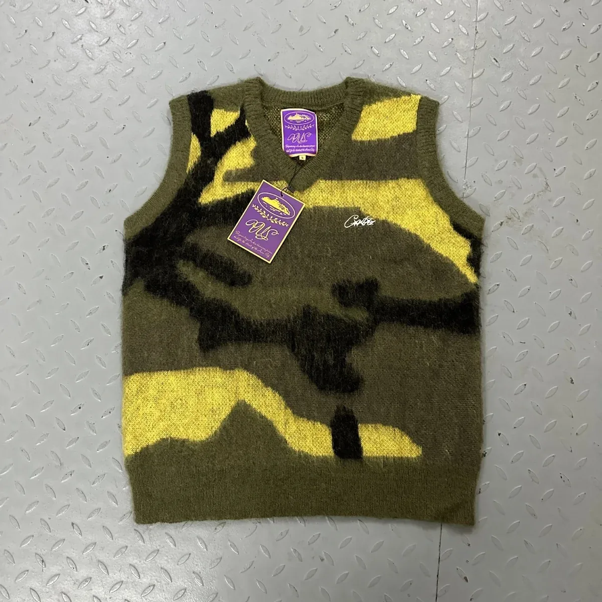 US Polo Assn. US Polo Assn. Yellow Green Camouflage Knit Vest Green - 1