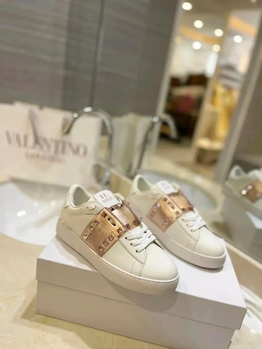 Valentino Valentino Rockstud White Rose Gold Studs Sneakers White