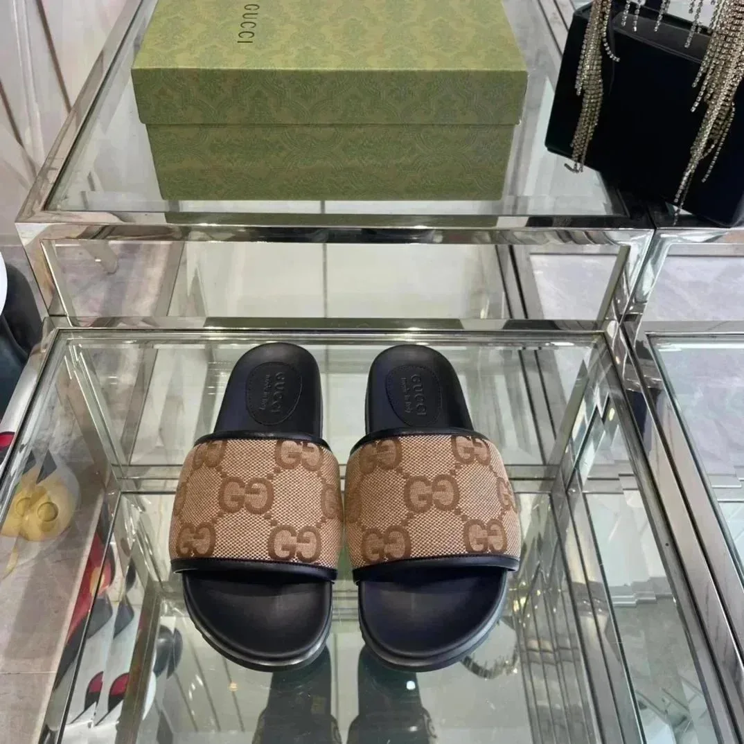Gucci Gucci GG Supreme Beige/Black Slide Sandals Beige