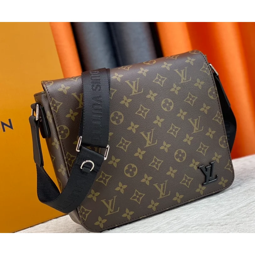 Louis Vuitton Louis Vuitton Pochette Messenger Bag Brown/Black Brown