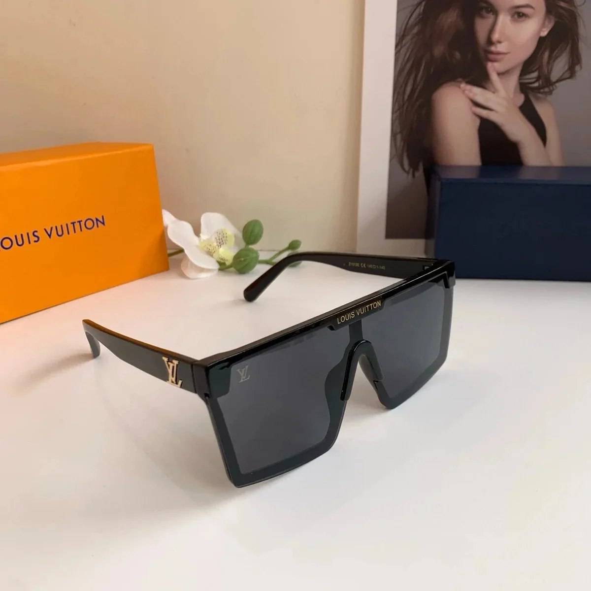 Louis Vuitton Louis Vuitton Black Oversized Sunglasses V08 Black