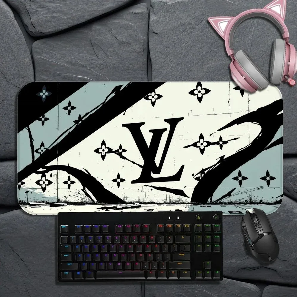 Louis Vuitton Louis Vuitton Monogram Black/Blue Keyboard Mat Black