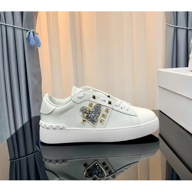 Valentino Valentino Rockstud White Heart Rivet Sneakers White - 1