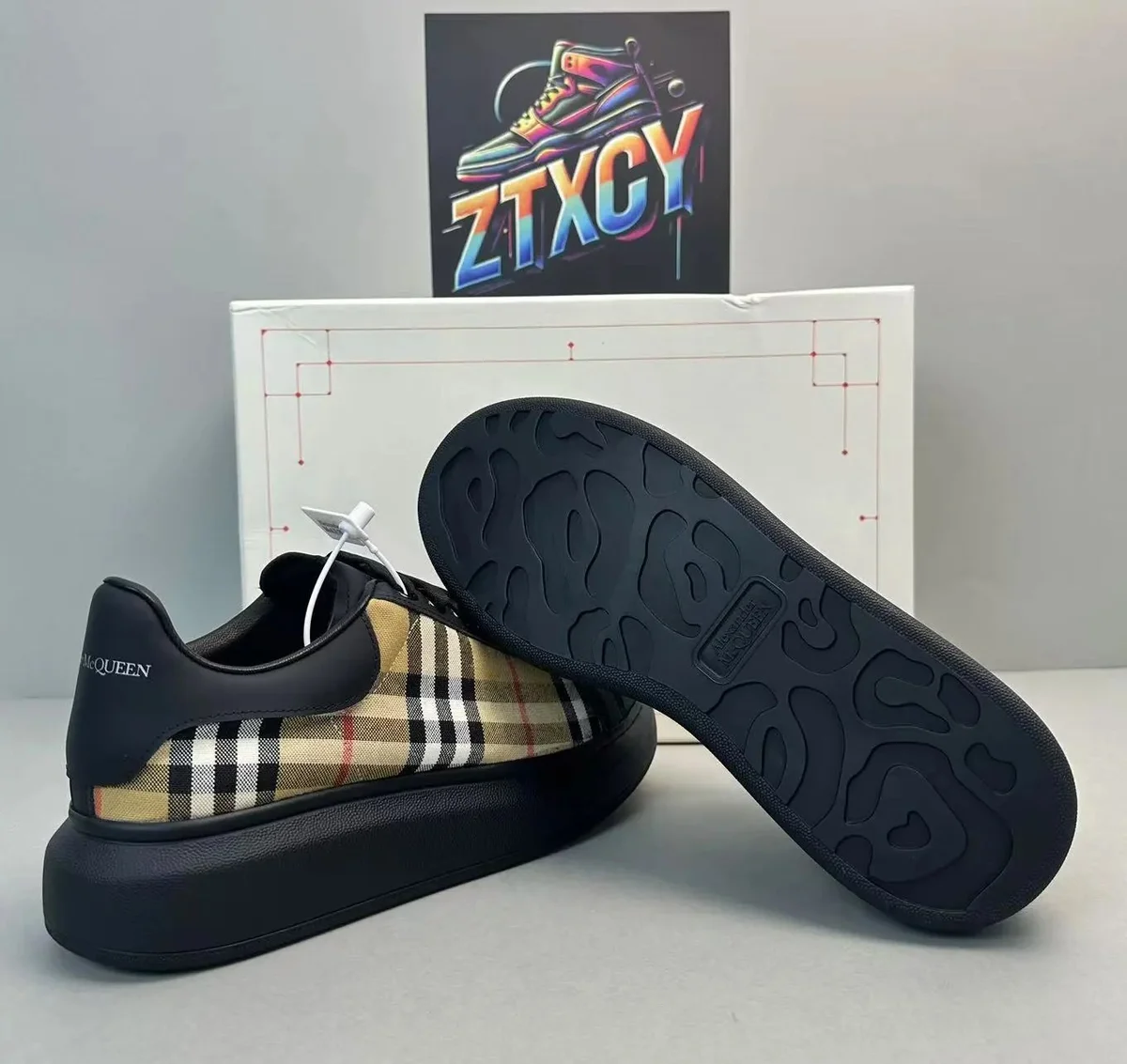 Alexander McQueen Alexander McQueen Oversized Beige/Black Check Sneakers Beige