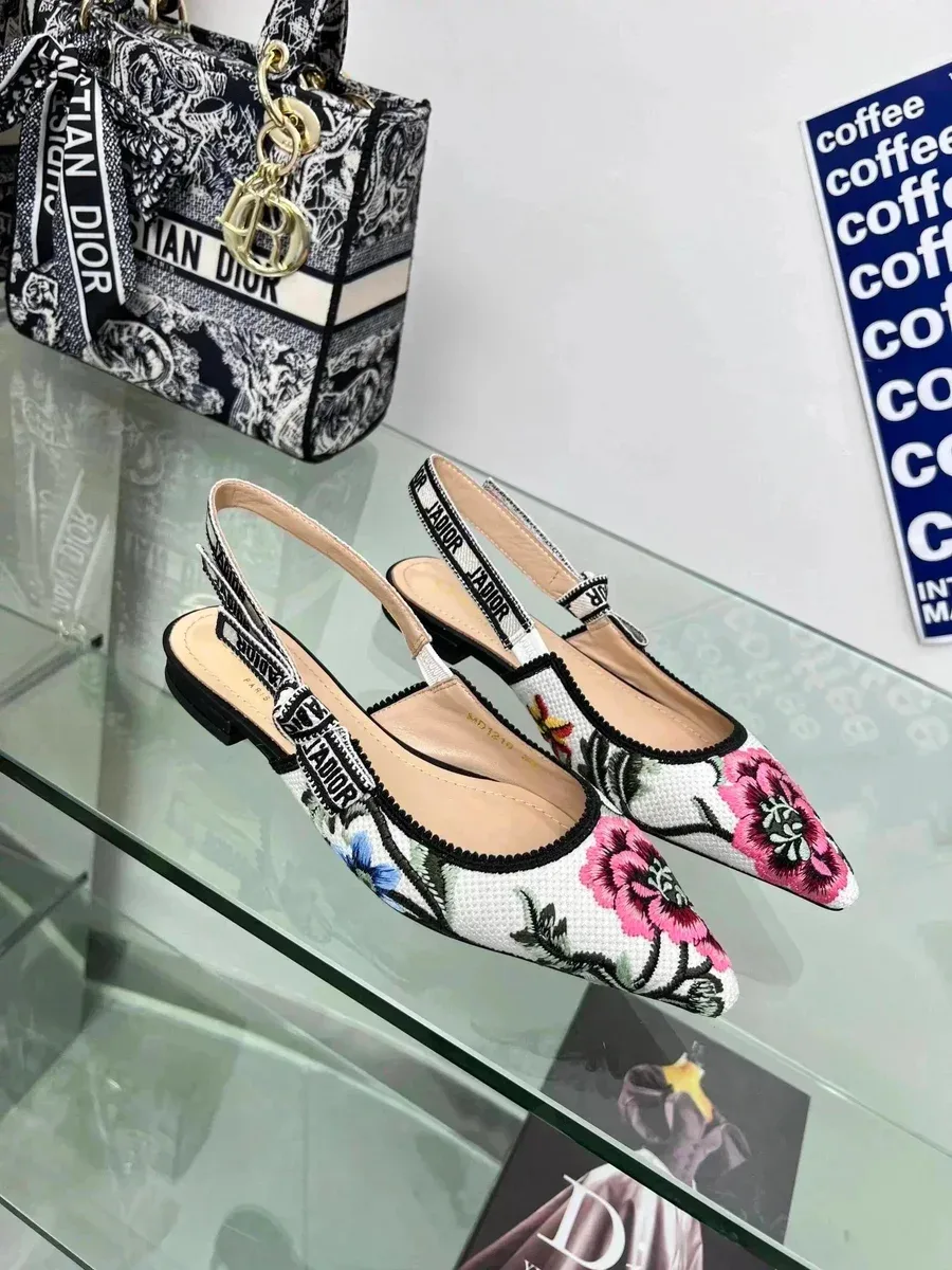 Dior Dior Lady Dior Floral Embroidered Slingbacks White - 1