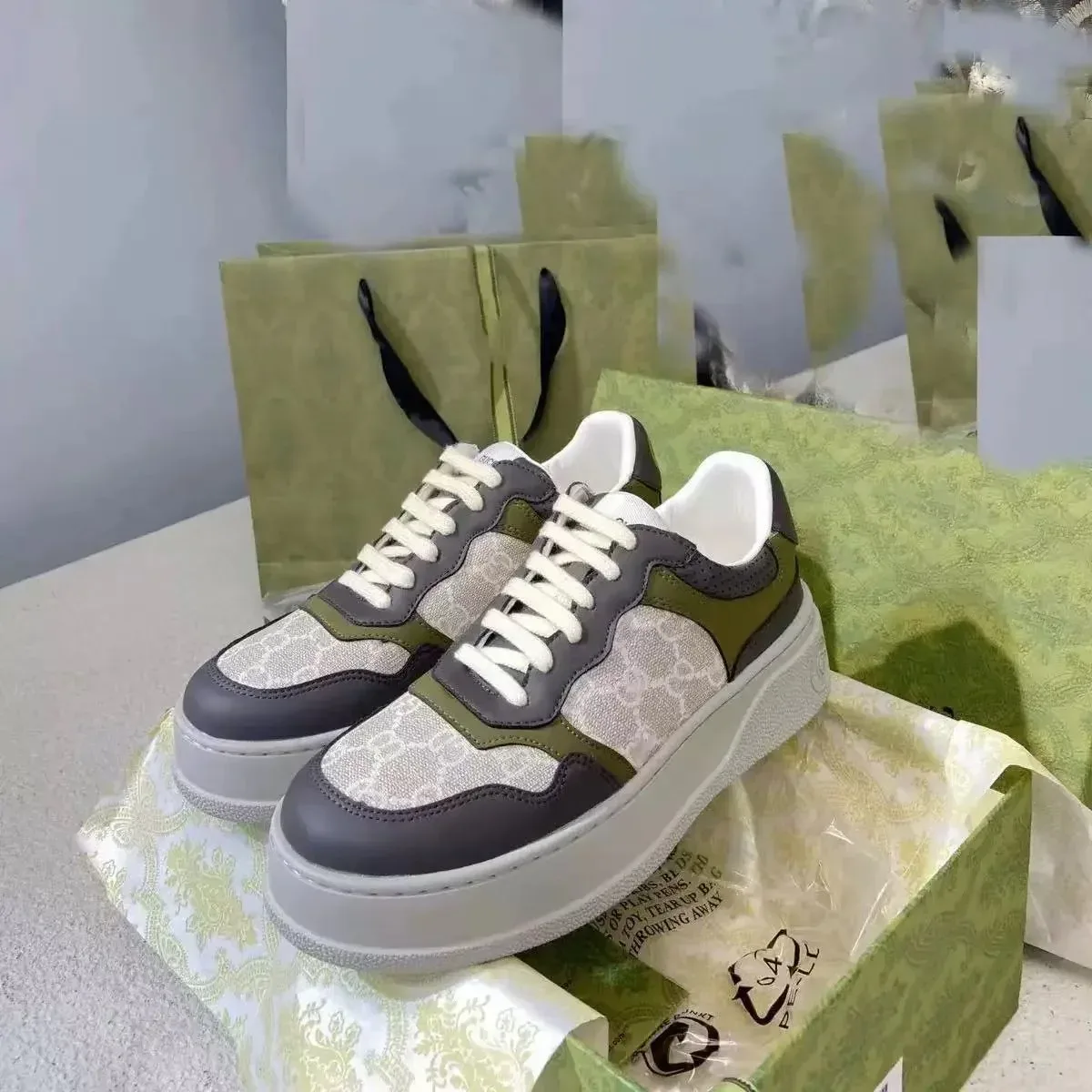 Gucci Gucci GG Supreme 4号色 Sneakers Grey - 1