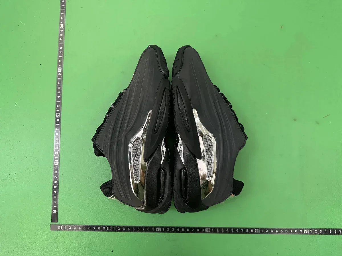Maison Mihara Yasuhiro Maison Mihara Yasuhiro Tabi Black Sneakers Black - 1