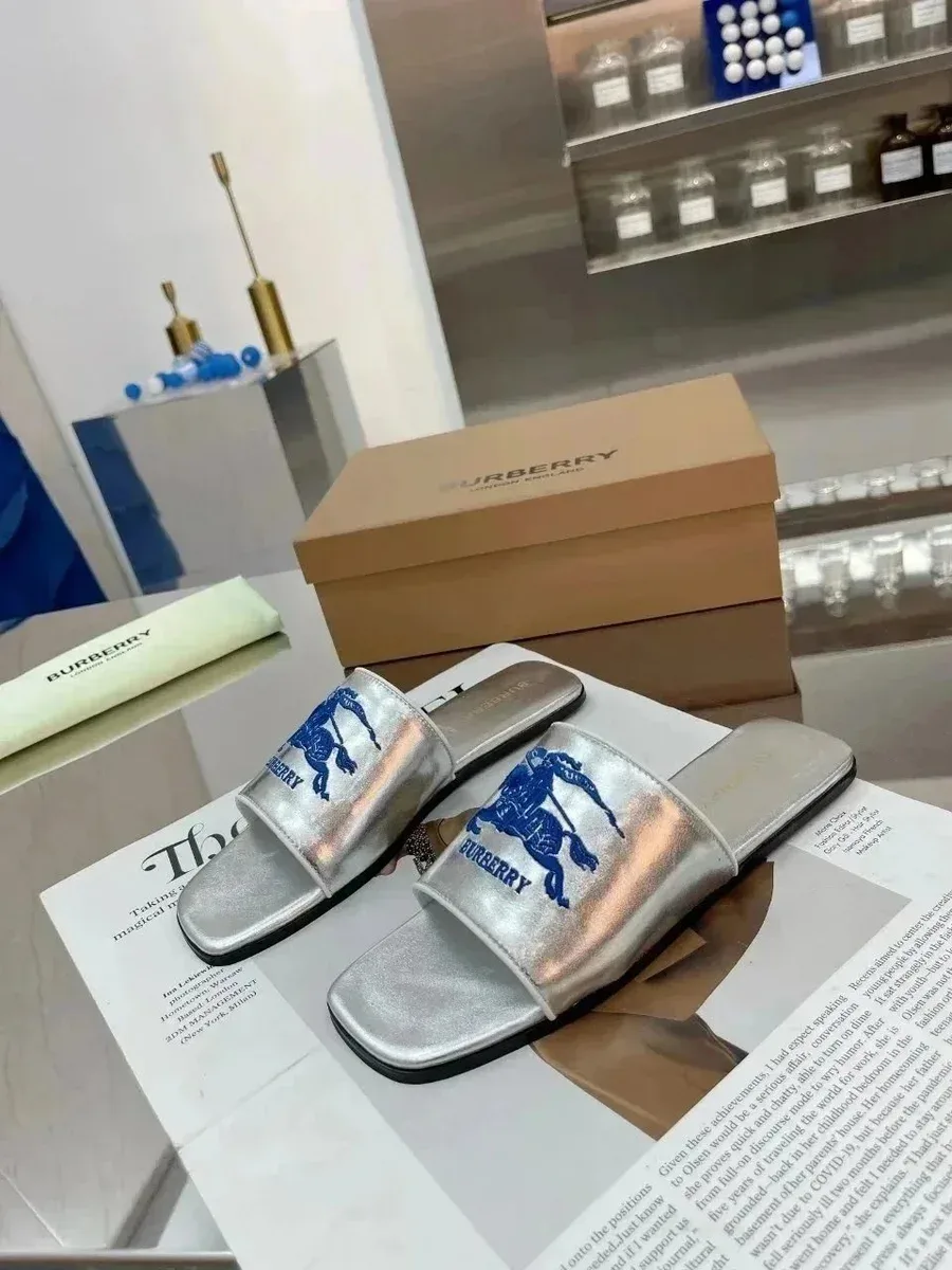 Burberry Burberry Silver Equestrian Knight Slippers Silver - 1