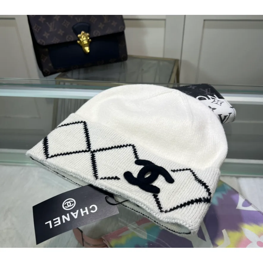 Chanel Chanel White/Black Diamond Knit Beanie White