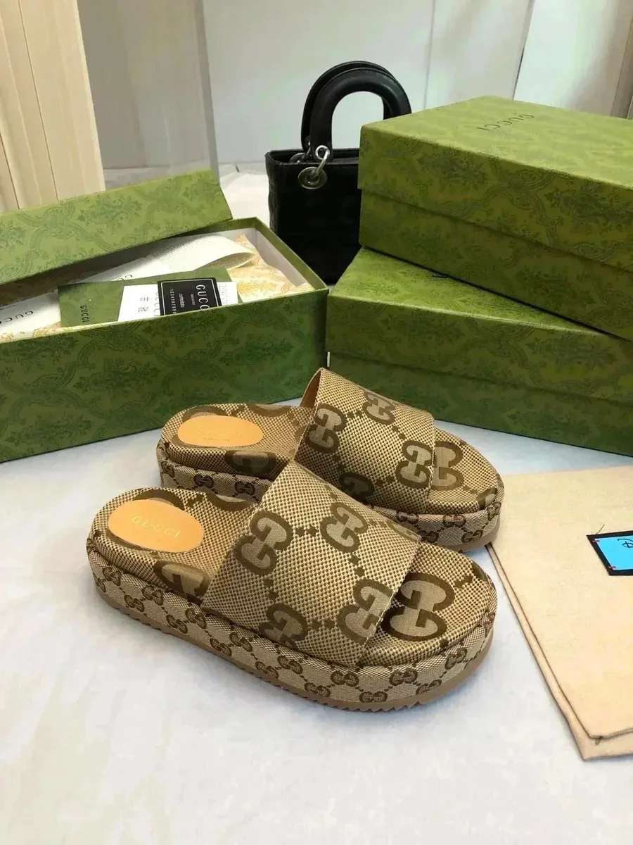 Gucci Gucci GG Supreme Beige/Brown Monogram Slides Beige