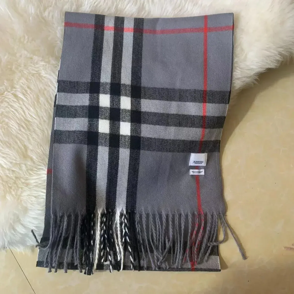 Burberry Burberry Vintage Check Grey/Black/Red Check Scarf Grey