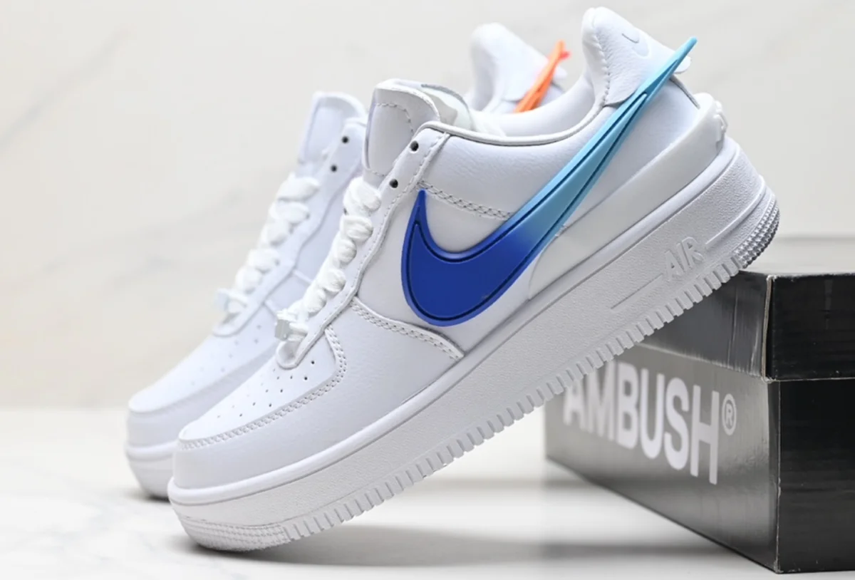Nike Nike Air Force 1 White/Blue Sail Sneakers White - 1