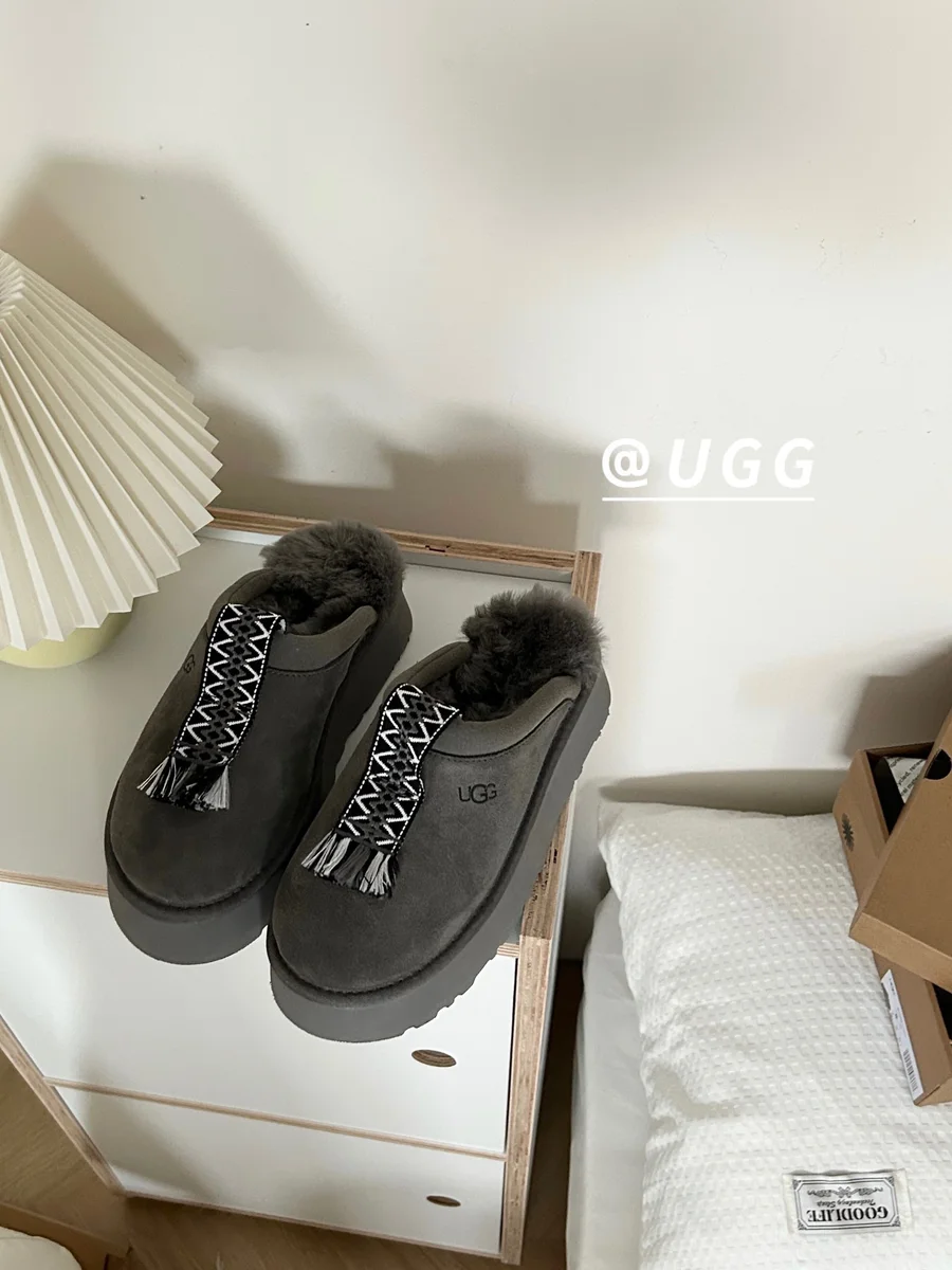 UGG UGG Classic Short Grey Tassel Slip-On Shoes Grey