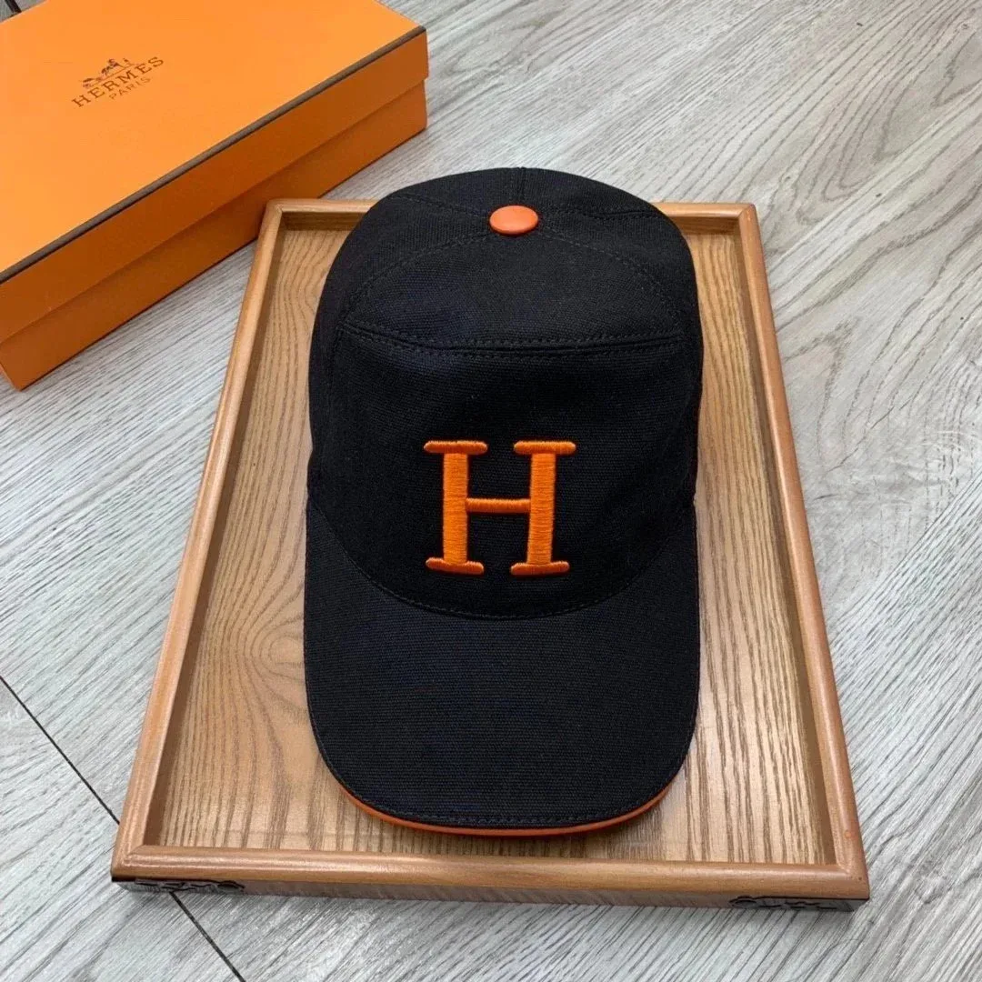 Hermès Hermès Black/Orange H Logo Cap Black