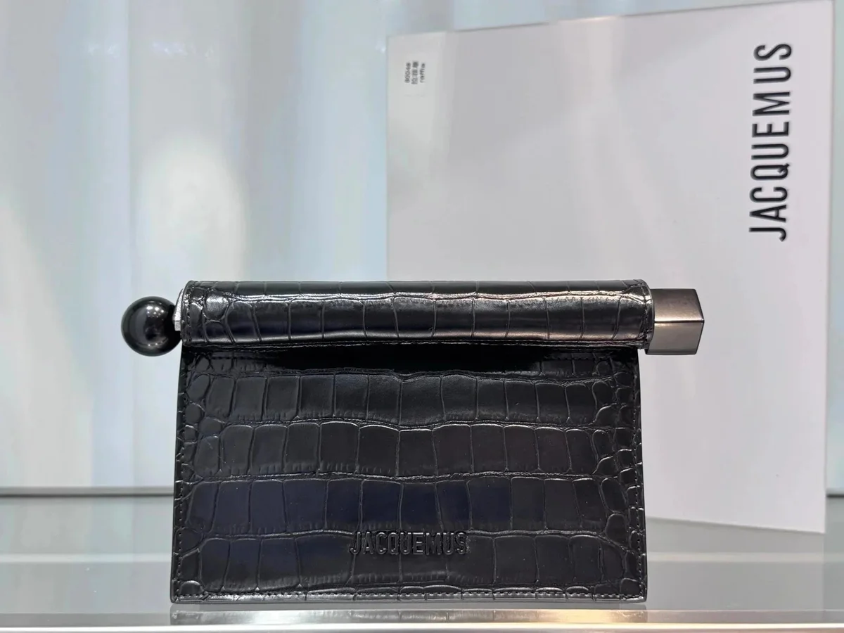Jacquemus Jacquemus Crocodile Texture Clutch Black Bag Black